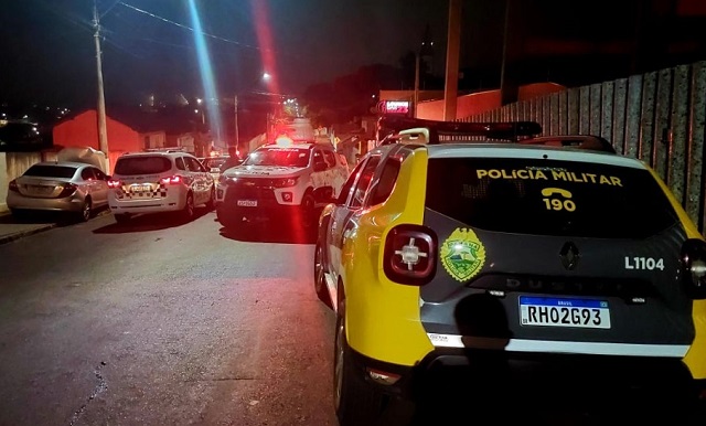 PM do Paraná e São Paulo encontram fuzil e maconha em Ribeirão Claro