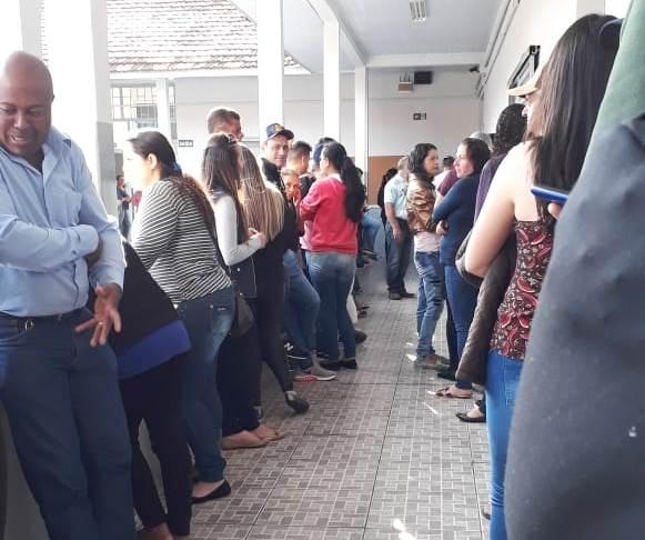 Filas causadas pela dificuldade com biometria devem atrasar apuração