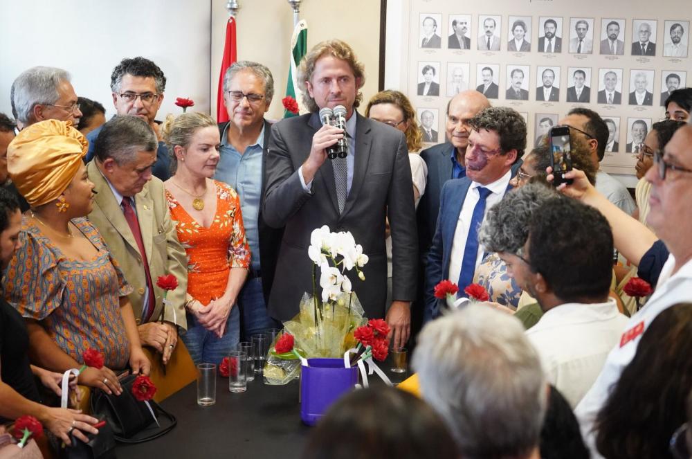 Zeca Dirceu assume a Liderança do PT na Câmara dos Deputados   