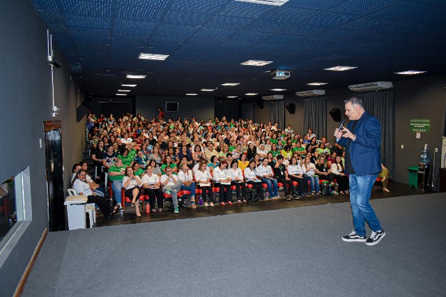 Prefeitura promove semana pedagógica com 300 profissionais da Educação