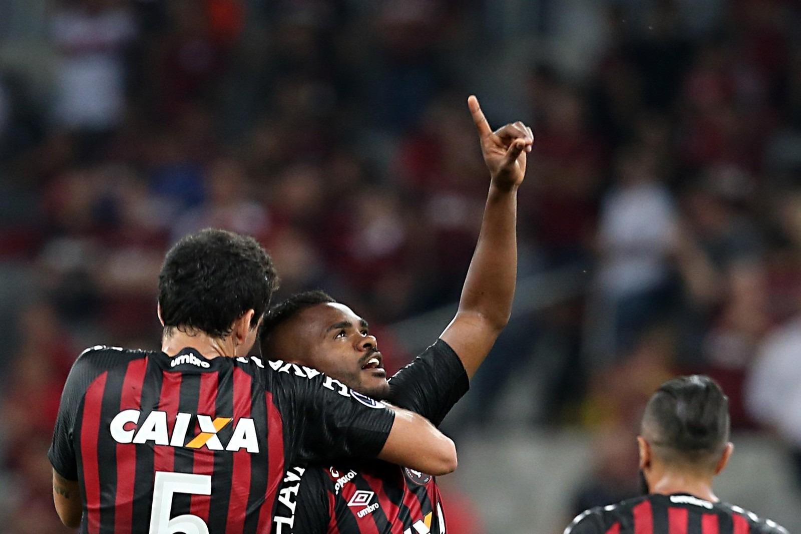 Nikão sonha com a artilharia da Sul Americana no Atlético