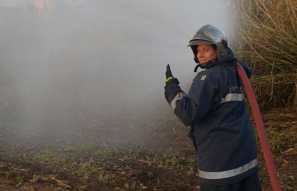 Conheça a história da bombeiro brazense que encarou caminhão com dinamite pegando fogo