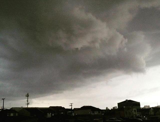 INMET emite alerta de tempestade com possibilidade de granizo no Paraná