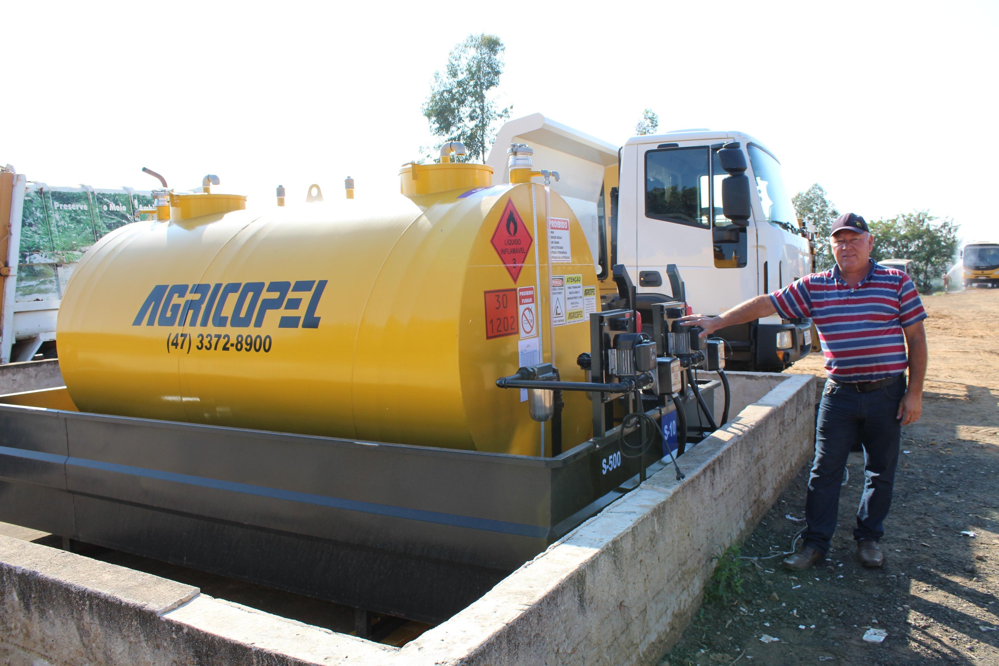 Prefeitura de Japira adquire tanque de armazenagem de óleo diesel
