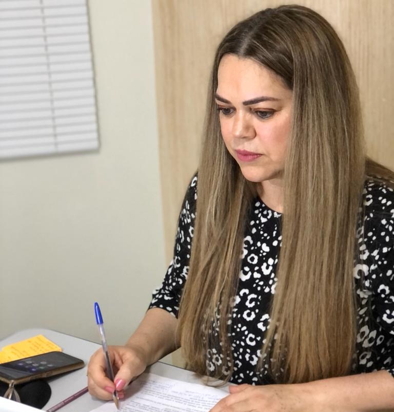 Após 33 anos de profissão, professora brazense anuncia aposentadoria