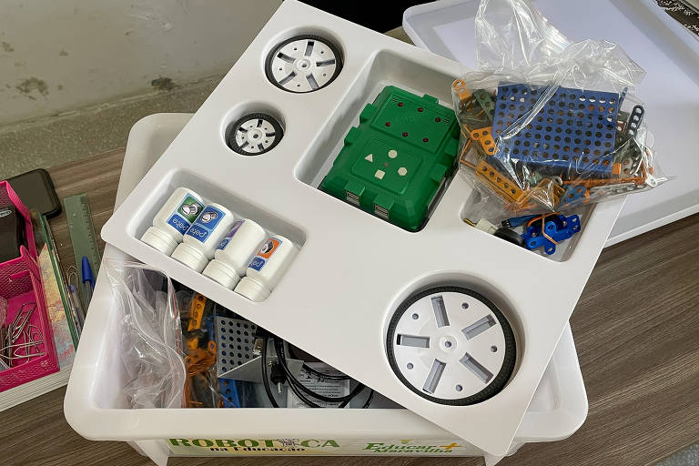 Escola Brazense implanta aulas de robótica em sua grade de disciplinas