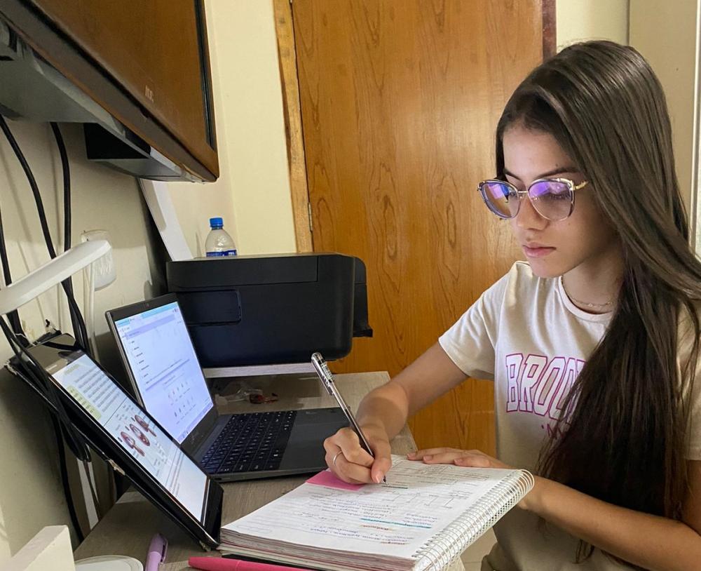 Aluna brazense conquista uma das maiores notas do Paraná na redação do ENEM