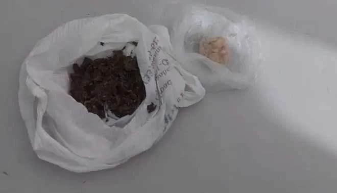 Mulher simula tráfico para ser presa e receber auxílio reclusão