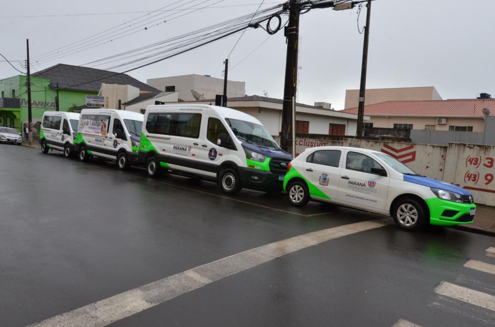 Prefeito Taidinho entrega novos veículos para frota de Wenceslau Braz