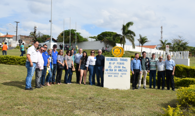 Governador distrital do Rotary Club visita W. Braz