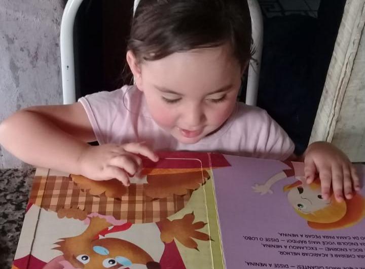 Educadoras desenvolvem Projeto Itinerário Chapeuzinho Vermelho