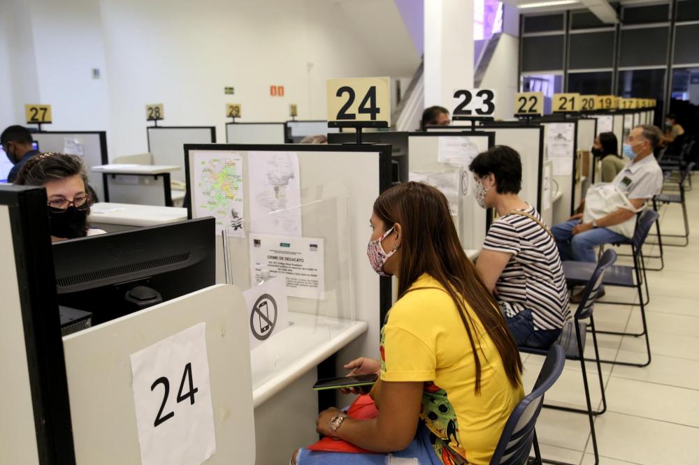 Paraná começa a semana com mais de 12 mil vagas de emprego em todos os segmentos