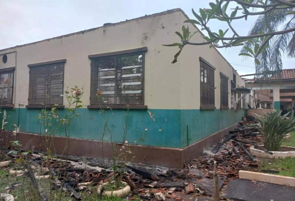 Chuvas intensas adiam retorno as aulas em Colégio que pegou fogo no Norte Pioneiro