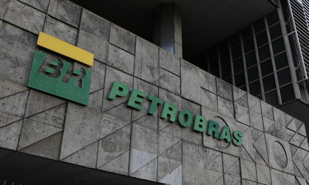 Lucro da Petrobras quase dobra em 2022 em relação a 2021