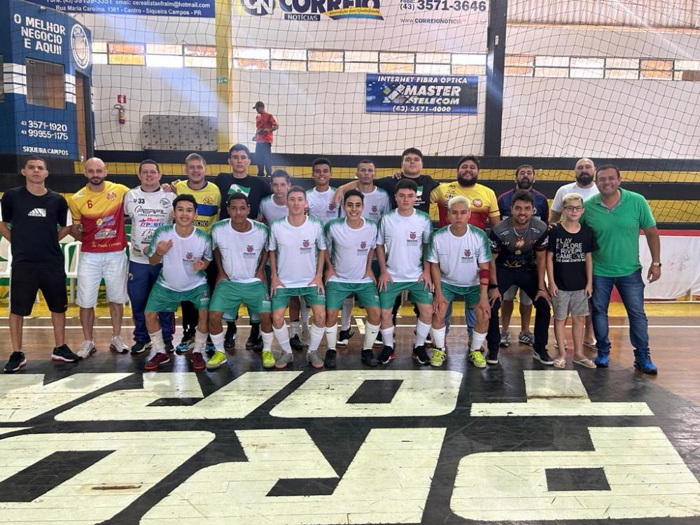 Futsal de Wenceslau Braz estreia com derrota, mas se recupera e goleia Siqueira Campos