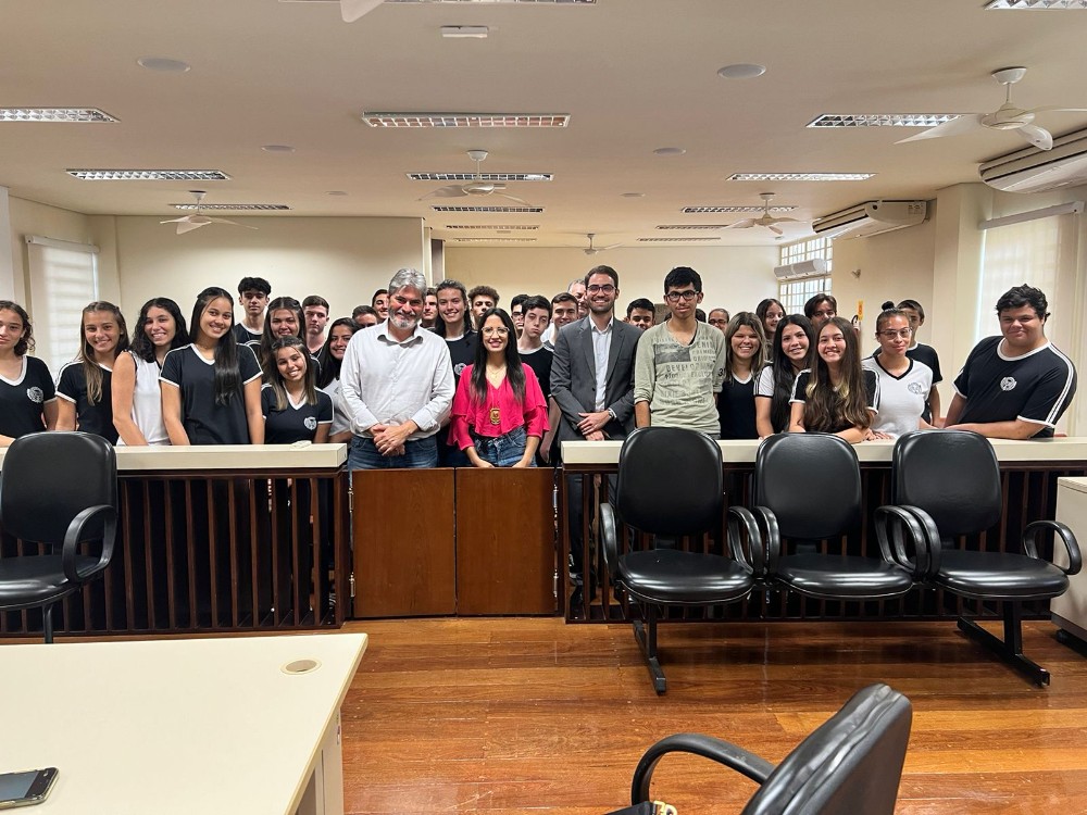 Delegada de Tomazina visita escolas e dá palestra sobre violência doméstica