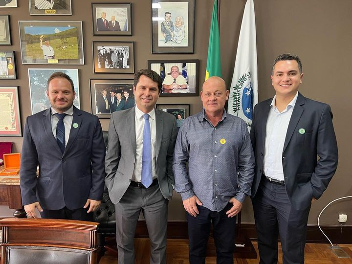 Prefeito Dionísio se reúne com Alexandre Curi em busca de recursos para Pinhalão