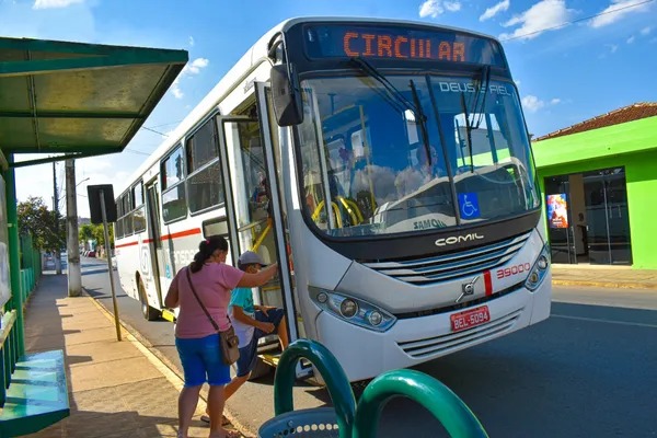 Alcione Lemos informa que tarifa de R$ 1,50 em Jaguariaíva será mantida em 2023