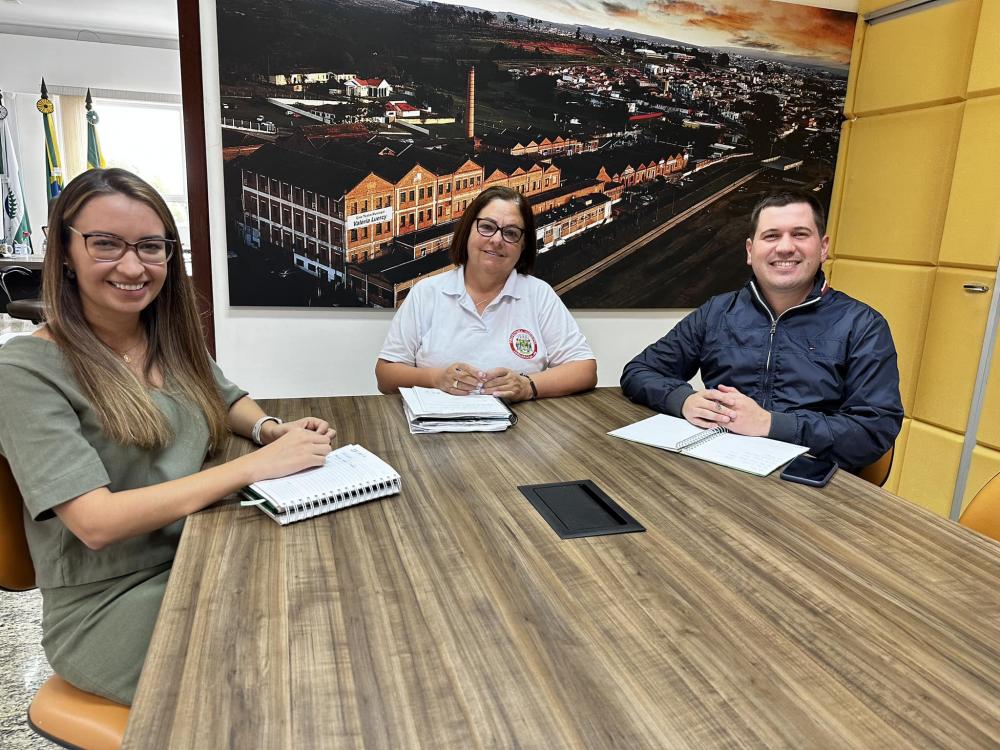 Alcione Lemos anuncia progressão para os professores da Rede Municipal