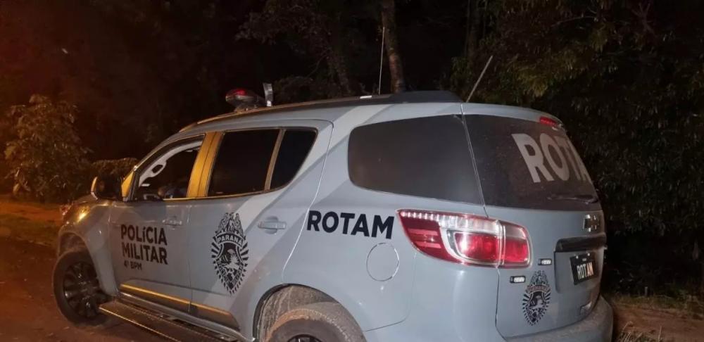 Jovem leva tiros, facadas e é obrigado a cavar a própria cova