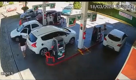 Frentista coloca fogo no cliente em posto do Paraná