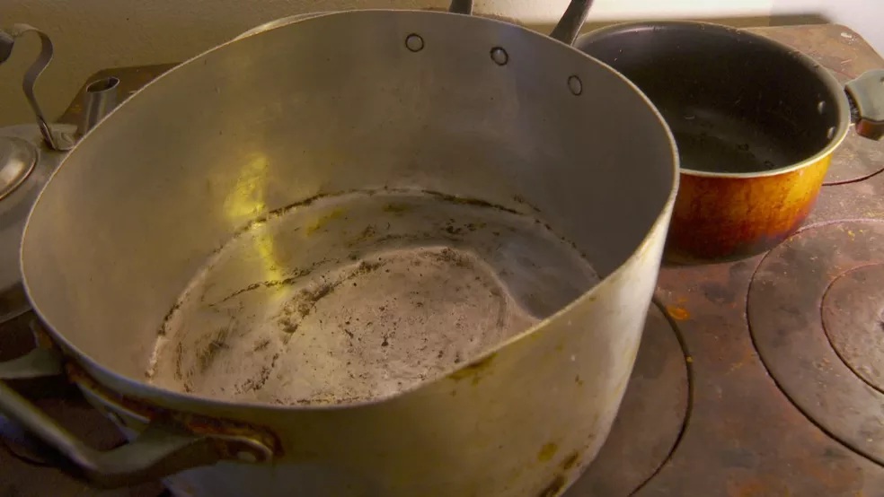 Filho ameaça bater no pai porque ele não preparou o almoço