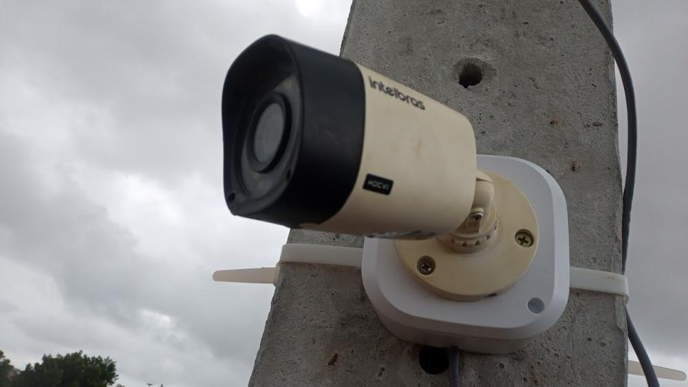 Homem instala câmeras para ter mais segurança e suspeitos furtam os equipamentos