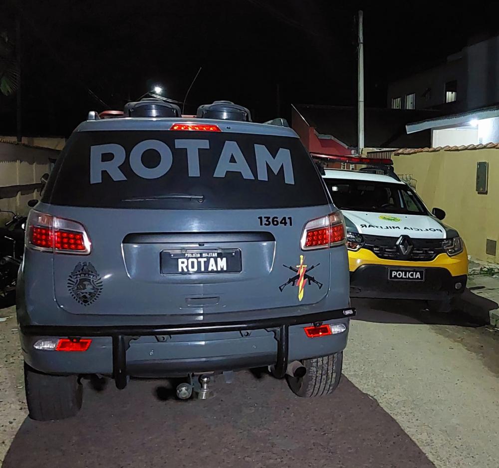 Suspeito é preso com arma e drogas em Siqueira Campos