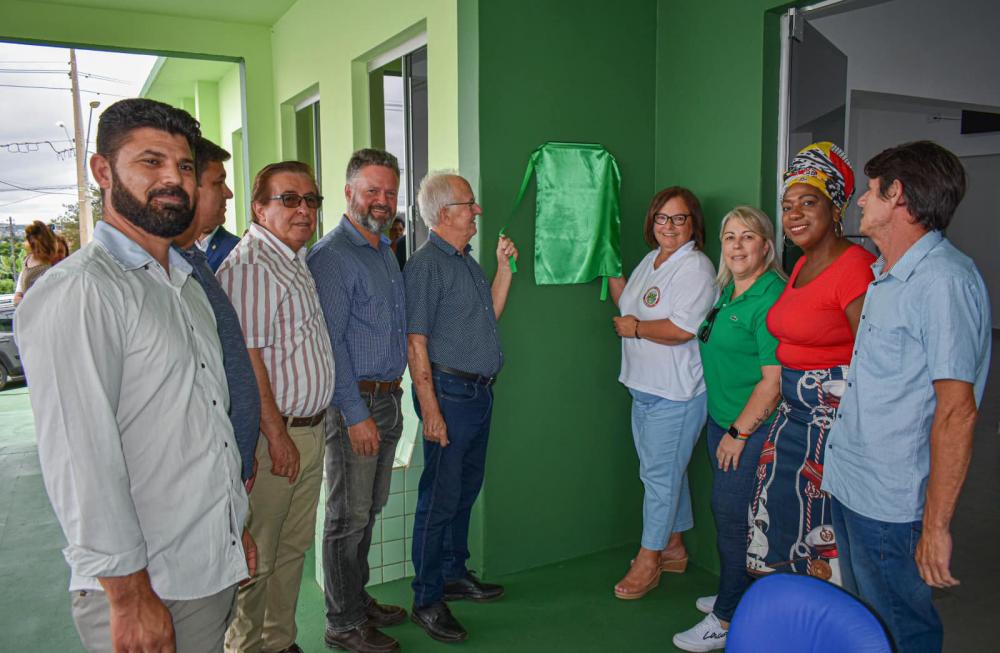 Alcione Lemos entrega nova UBS do bairro Santa Cecília