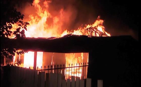 Homem se revolta com fim de relacionamento e ateia fogo em residência
