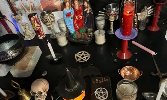 Homem é preso no Paraná com pornografia infantil, altar satânico e suástica nazista