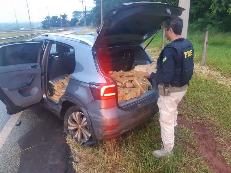 Policiais da região apreendem carro com quase meia tonelada de maconha