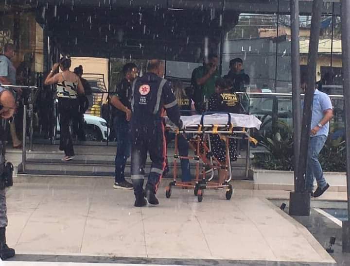 Adolescente fere com facadas professora e alunos de escola particular em Manaus