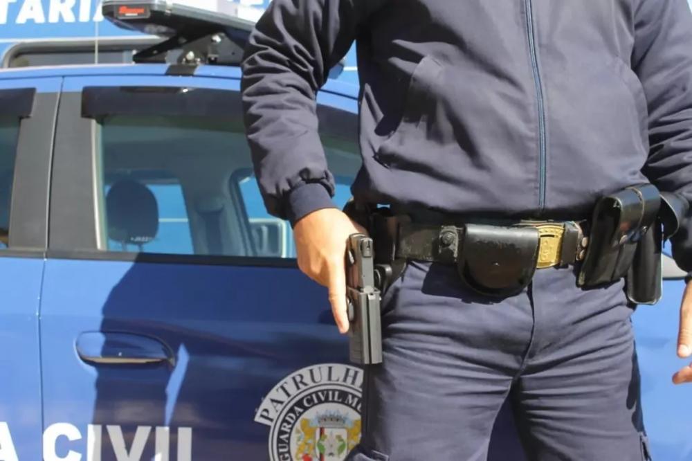 Aluno de 12 anos entra armado com faca em escola de Itararé