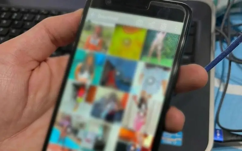 Mãe obrigava filha de oito anos a gravar vídeos eróticos e mandava para o namorado