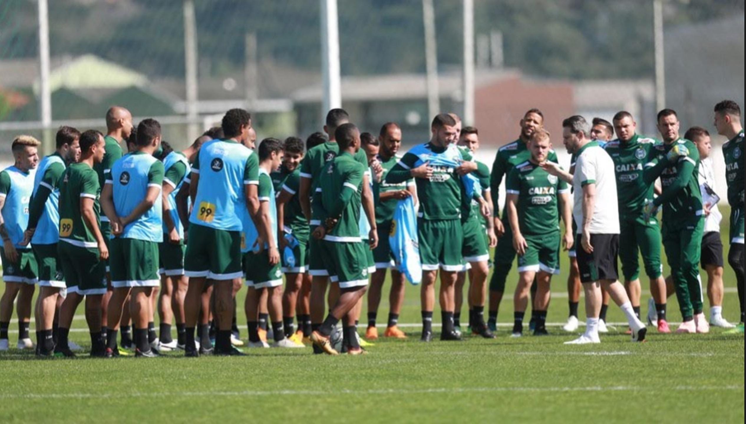 Argel escolhe para o Coritiba formação tática diferente de suas preferências