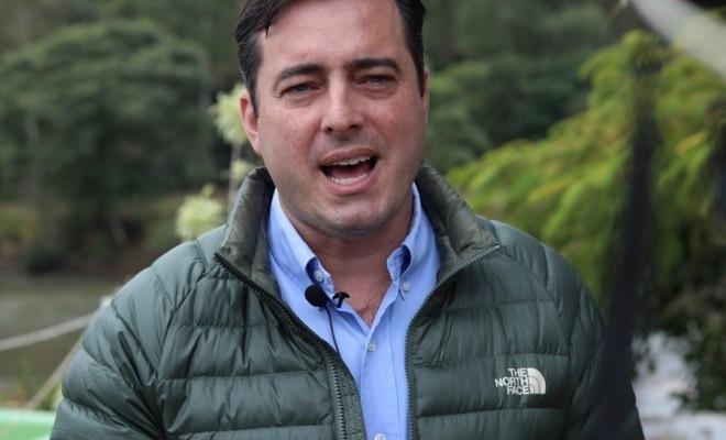 Justiça proíbe Arruda de associar Ratinho Jr a Beto Richa em programa eleitoral