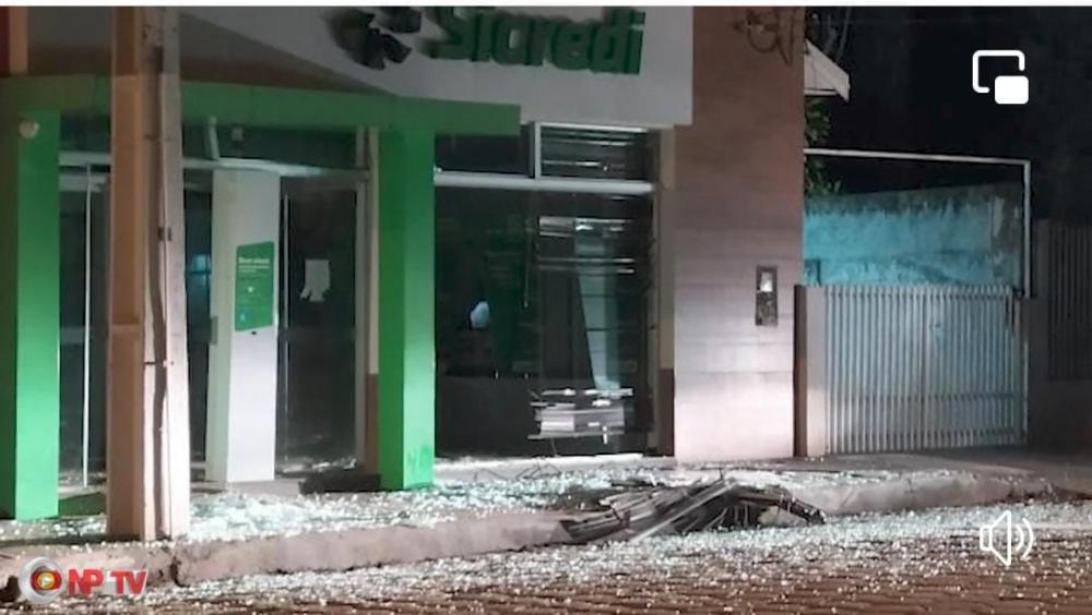 Criminosos explodem agência durante assalto no Norte Pioneiro