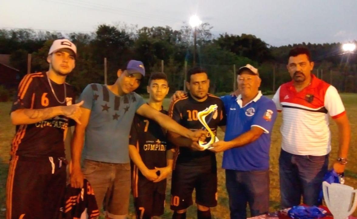 Torneio de futebol movimenta o bairro do Guapé em Japira