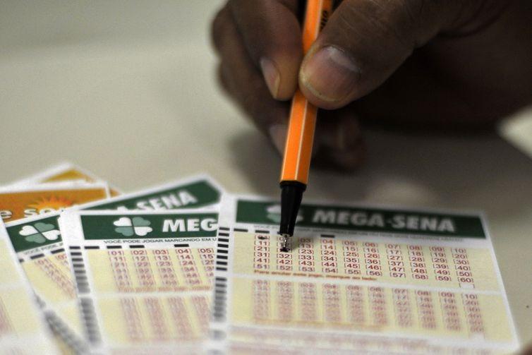 Mega-sena pode pagar r$ 5 milhões nesta terça