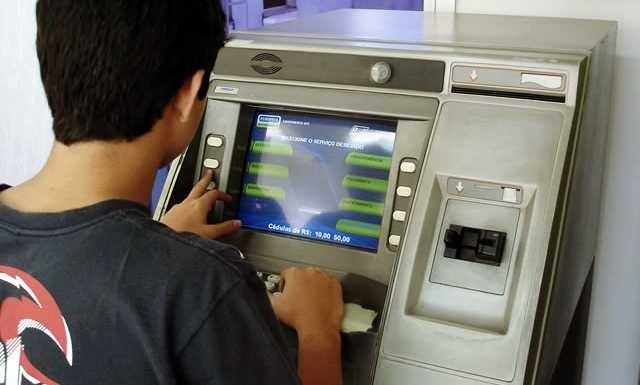 Aumenta o volume de depósito na poupança feito pelo paranaenses