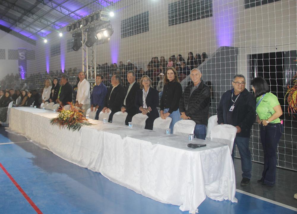 Prefeitura entrega Ginásio reformado e incentiva o esporte em Guapirama