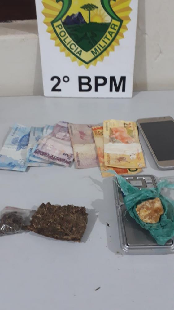 Traficante foge e deixa mulher para ser presa com celular furtado por usuário