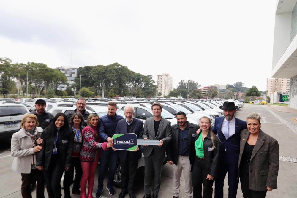 Governo entrega veículo para Seju de Santo Antônio da Platina