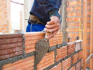 Pedreiro cobra pagamento e é ameaçado de morte pelo cliente