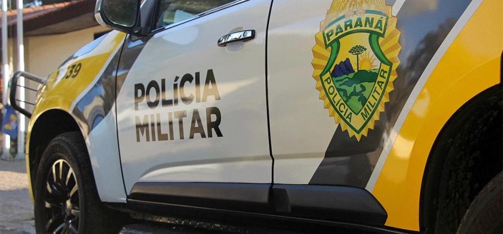 Mulher descobre traição e joga celular na cara do marido