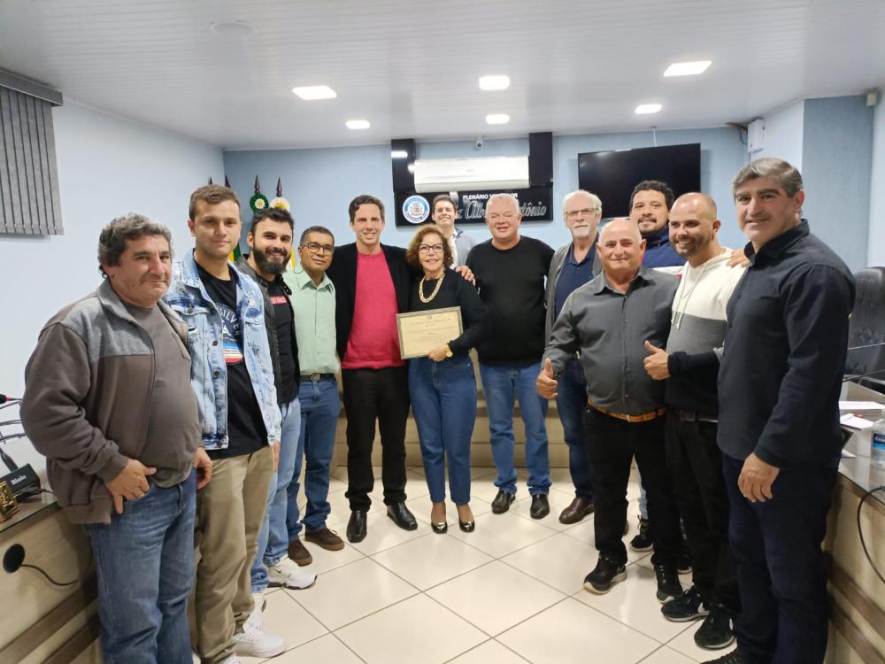 Câmara de vereadores presta homenagem a empresas de Wenceslau Braz