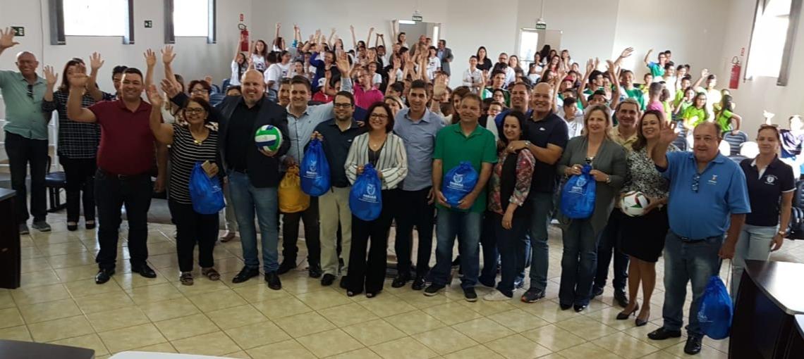 SEET entrega kits esportivos para três municípios da região