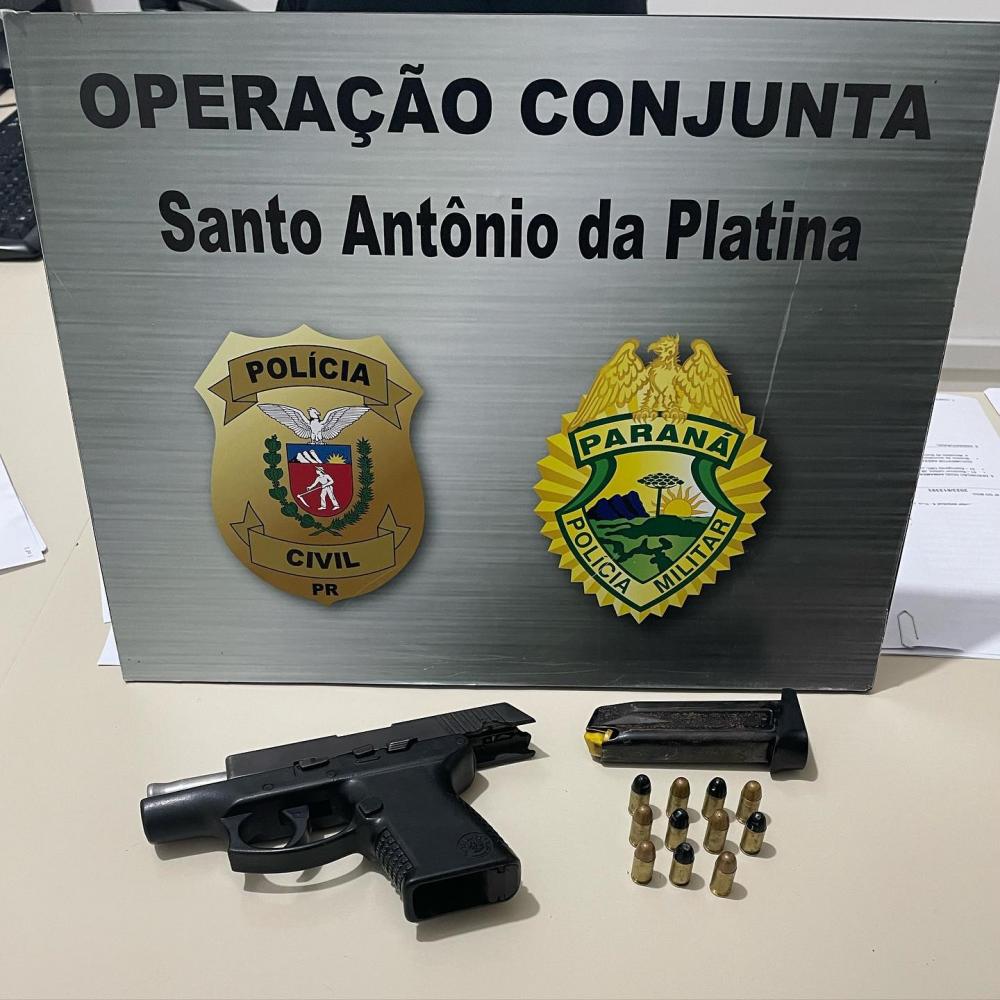 Foragido aponta pistola para policiais e leva tiro na perna