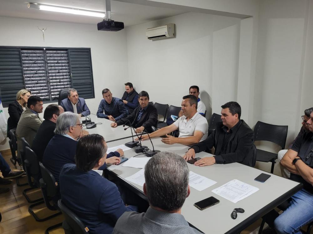 Amunorpi debate uso de dinheiro público pelas prefeituras